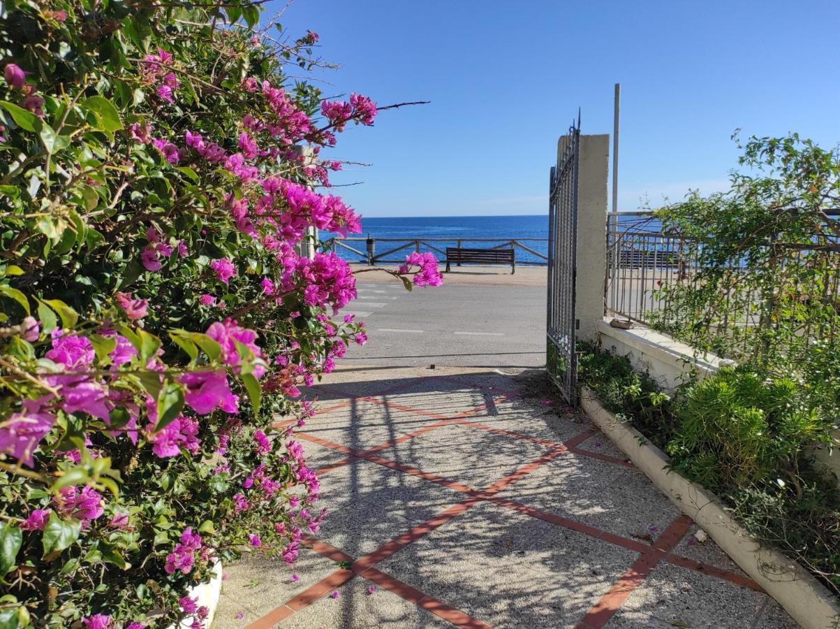 Nido Lungomare, E Sei In Spiaggia... Cala Gonone Dış mekan fotoğraf